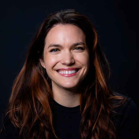 57c9fcbc-e280-4fa3-b3de-1ffd0b0662fa-headshot-molly-headshot-CROPPED